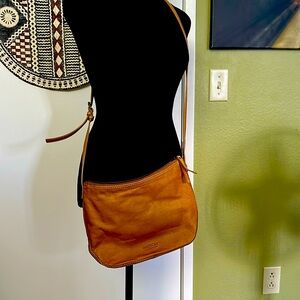 Tan women’s shoulder / messenger bag. Gently used